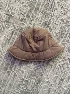 Vuori Quilted Bucket Hat in Taupe Pink